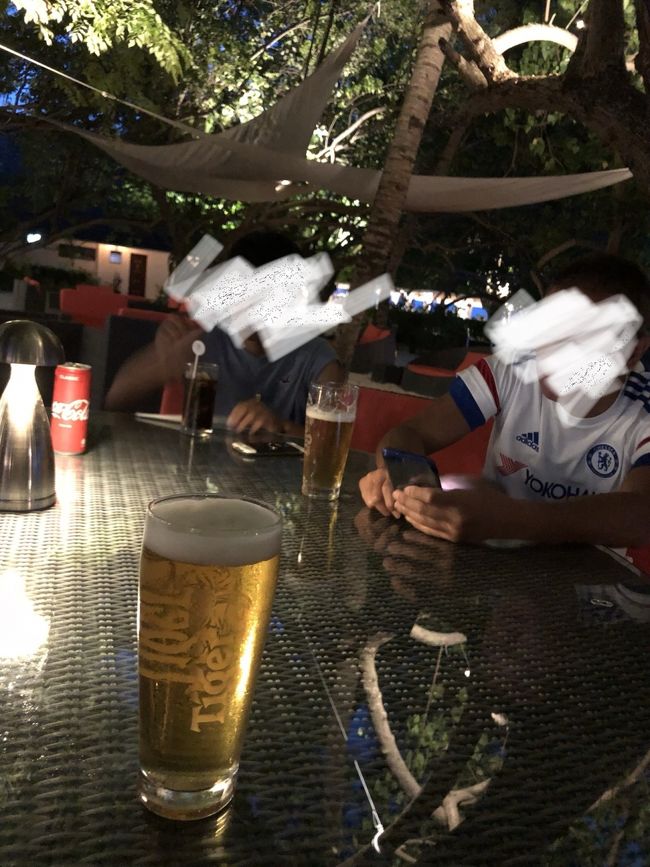 ハッピーアワー（20%オフ？）でビールを飲んだり