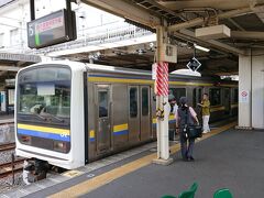 長閑な風景を眺めてました。
単線なので、乗り過ごしたら大変と思います。
途中で何年か前に訪れた大和の湯を車窓から発見しました。
以前は車で行ったけど、最寄り駅から歩いたらかなりあると思いつつ、電車は、JR成田駅に到着しました。