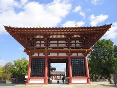 四天王寺は1400年前に聖徳太子が建立したと伝えられる、日本初の本格的な仏教寺院です。
