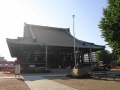 本堂は総けやき造り、大阪府下最大の木造建築です。
