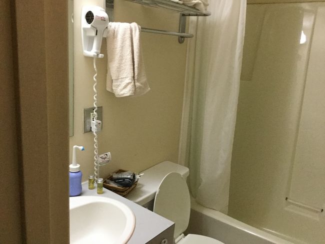 バスタブがあってお湯も出るのでそれは良かった。<br />トイレの水は流れにくいと言うか水の勢いが弱かった。