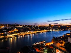 街に目を向けると、この美しさです。
水面に光が反射してきれい。