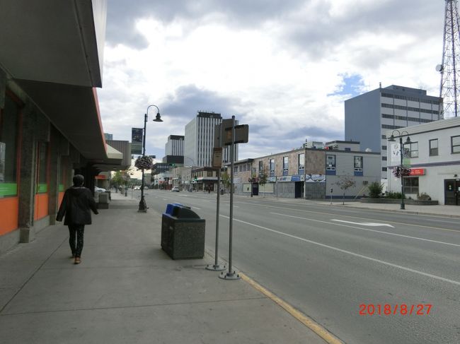 YKセンターの道路の上で繋がってYKセンターのビジネス用の建物がありました。