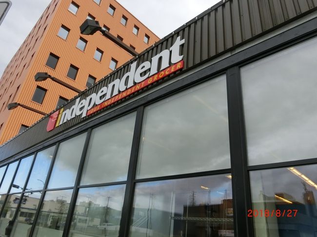 YKセンターの隣にあり、クッキー、メープルシロップ、それに<br />エッグタルトのようなクッキーがあったので買いました。<br />空港でも少し買いました。