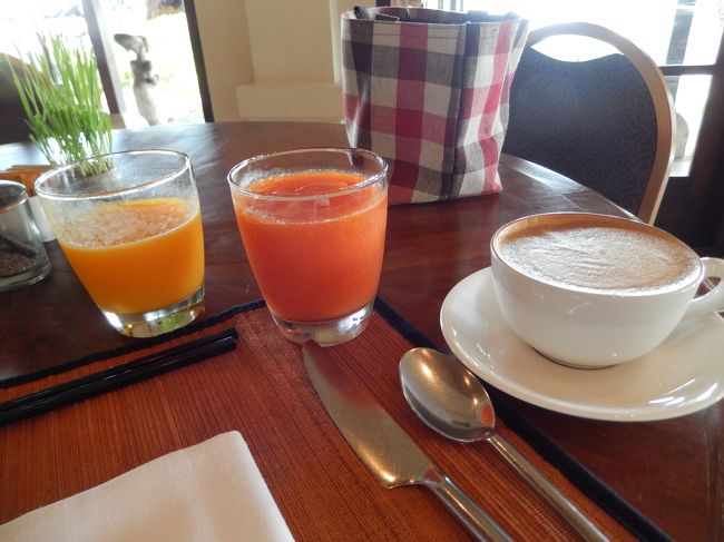 <br />　ラテ、パパイヤジュース、マンゴースムージー。<br /><br />　どれも美味しい。。