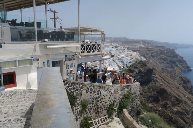 初めて来たとき、ここのカフェでフィラの街を見ながらビールを飲んだな～。<br />13年前は、オールドポートから人を乗せたドンキー（ロバ）や馬がたくさんいて、その排せつ物が道にいっぱい。臭かったけど、今はドンキーも少なく、臭いがなくなっていました。