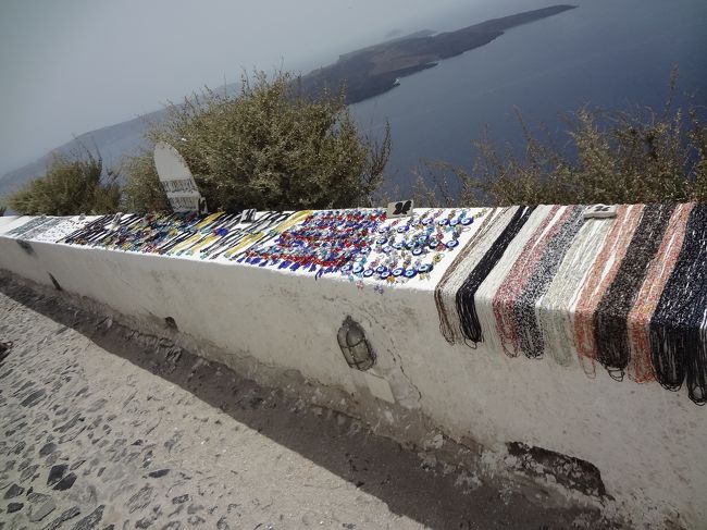 アクセサリーが売っていた露店。1ユーロ～ありました。