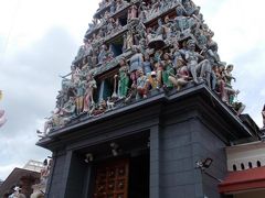 パゴダ・ストリートとサウス・ブリッジ・ロードが交わる角にあるのが、シンガポール最古のヒンドゥー教寺院、スリ・マリアマン寺院。