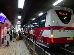 バスに揺られること約2時間、16:00に札幌駅バスターミナルに到着しました。