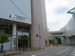 常滑駅から名鉄乗り換えなしで名鉄岐阜駅に到着。

知多半島の常滑よりも内陸の岐阜市はもっと暑くて湿度も高かった。