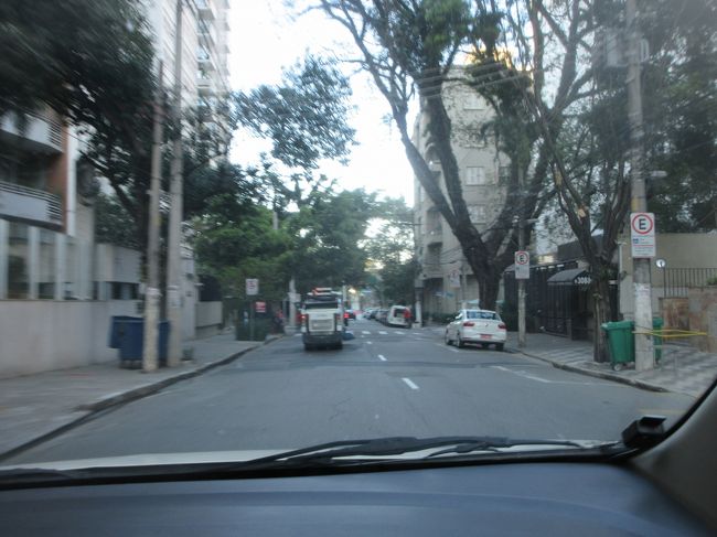サンパウロで一番静かで治安が良い地域は清掃も行き届く<br />　清掃車が何台も走っていた<br /><br />