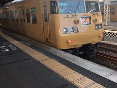 岡山駅から快速で約20分で倉敷駅です。

当初の予定では岡山駅にホテルをとる予定でしたが、大きい駅のせいか駅近のホテルはとても割高。

それなら倉敷駅まで行ってのんびりしようと思ったわけです。

帰りは飛行機なのでリムジンバスは岡山駅、倉敷駅、どちらからも出ていたのも決め手になりました。