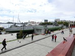 アンドレイ教会の目の前には潜水艦C-56が展示されている。なんと中に入ることもできる。