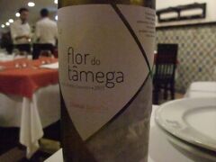ポルトガルのワインはヴィニョベルデ、緑のワイン。軽くて飲みやすい。