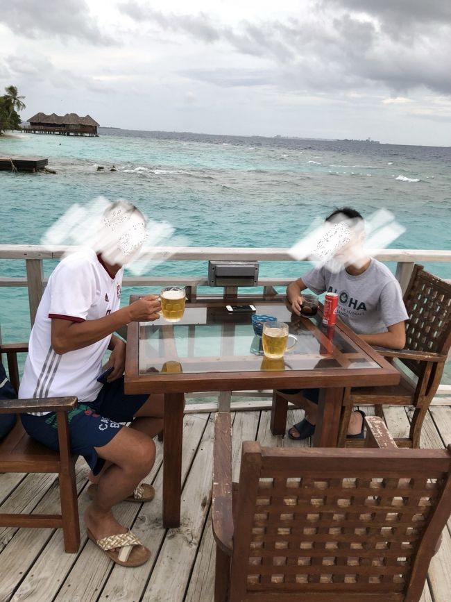 最後の夜は海上バーでビール