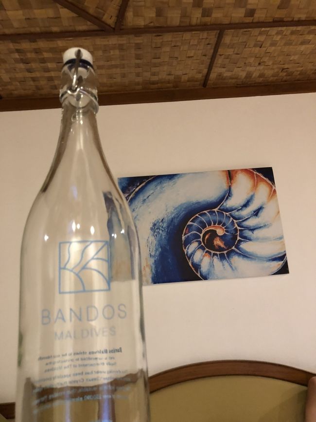 部屋に毎日補充される無料のお水の瓶がオシャレでした