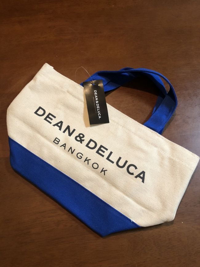 スワンナプーム国際空港のDEAN＆DELUCAで<br />BANGKOK限定トートを発見。可愛いくて即買い！
