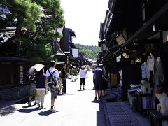 高山観光の代名詞、古い町なみ。
写真を撮るのが楽しくなってきます