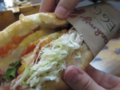 朝食がたっぷりだったので
遅めのお昼ご飯は今日もバインミー