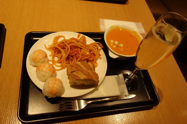 サクララウンジで夕食。