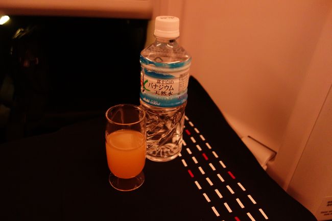 朝食前の信州りんごジュース。