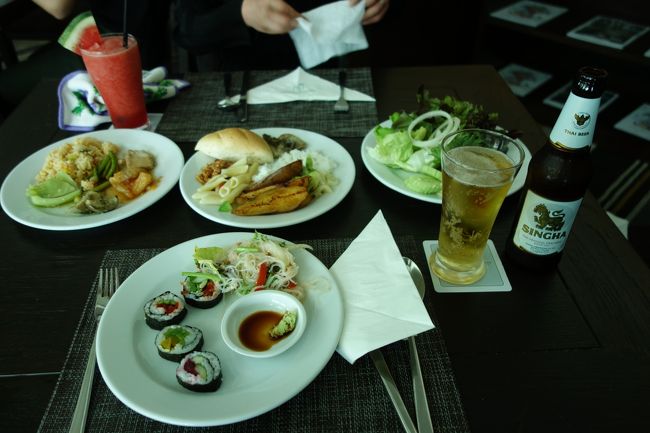 カンタリーホテル アユタヤ１階でビュッフェの昼食。