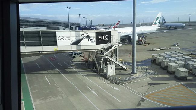 さあ乗りますよ♪<br /><br /><br />ドキドキしていた座席は、空港に早く集合したことにより自動チェックイン機を使って無事に近くの席にできました(*^_^*)よかった♪