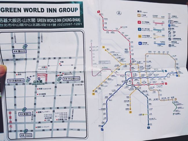 ホテルに戻ったらちびっことAちゃんはホテルでお留守番。<br />残りのみんなでホテル裏の夜市で夜食を買いに行きました。<br /><br />ホテルにはわかりやすい地図が置いてあって使える◎<br />フロントもみんな日本語通じました(*´ω｀*)