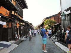 古い街並みに、外国人がいっぱい～～♪
昔の日本を感じるものね。