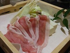 宿泊者限定の黒豚しゃぶしゃぶを頼みます。