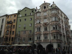 ヘルプリングハウス(Helblinghaus)
この広場の角にある。ロココ様式の漆喰でできた装飾が綺麗。