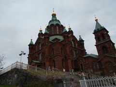 次に行ったのはこのウスペンスキ寺院です。ロシア正教の教会で、小高い丘の上に建っていました。