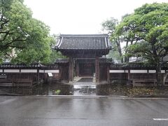 雨が強くなってきたので雨宿りもかねて開館するのを待って、臼杵藩の最後の藩主稲葉家の別邸へ
