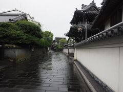 雨が小降りになってきたので臼杵の城下町の風情を残す、二王座の歴史の道を散策