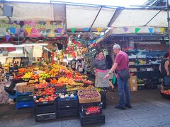 ポルトに戻り、ボリャオン市場／Mercado do Bolh&atilde;oにやってきました。
1914年に建設された歴史ある市場だそうで、今は改修中みたいです。