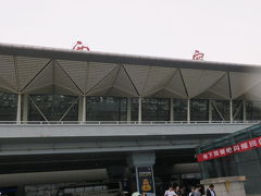 ほぼ定刻に西寧空港到着。