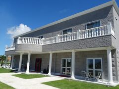 今回のお宿、「バスプレス石垣」さんです。
メインの道から近いのですが、看板もないし、ホテルが見えないところにあるので
どこから入っていいのか分からずしばらく迷いました。
出来たばかりのホテルなのでとてもきれい。
1階にはイタリアンレストランがあって、ランチがお得で美味しいそうです（友達談）。