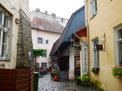 タリン観光の締めくくりに、カフェで休憩です。

ピエール・ショコラテリエ
職人の中庭と呼ばれる一角にある可愛いカフェ。