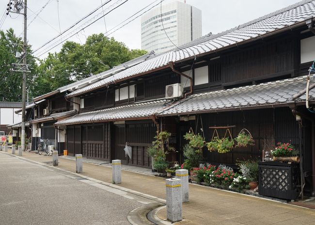 名古屋まで隣県ですが、私の住んでいる静岡東部からだと新幹線でも２時間。一時期仕事で来る機会も多かったのですが久しぶりです。１１時到着、特別鑑賞会までは時間ありますので、まずは四間道を散策。
