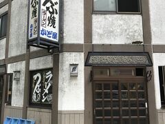 つぶやきシロ…いや、なんでもない…つぶ焼ラーメンかど屋。店先からつぶ貝を焼いてるであろう炭火と醤油っぽい物凄い芳香…とてもとても気になるが入店はしていないw