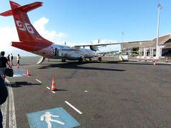 タヒチの玄関口・ファアア空港から更に、国内線（プロペラ機）でフアヒネ島へ乗り継ぎです。