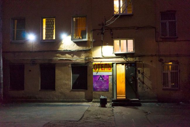 怪しげな通りです。。<br />急いで帰りましょう