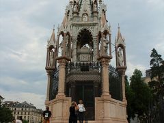 さて妹の到着は夜なのでひとり観光です。

莫大な財産を全てジュネーヴ市に寄付することに決め、全ての財産を贈与する代わりとして、死後、自分のために豪華絢爛な記念碑を建設することを命じた。らしい。とてもキレイだが下調べしてなかったので誰？となってしまった。