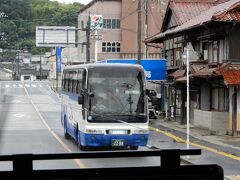 下り代行バス（安芸津駅手前）

　そこで考えたのが、海路（松山航路）です。
　広島と松山をつなぐ航路（フェリー・スーパージェット）ですが、途中、呉にも寄港します。海は水害を受けていないので、欠航にはなっていないようです。