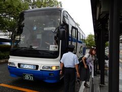 三原駅到着

　しかしです。
　急病人が発生したため、途中駅で長時間停車
　それも、２回
　このため、東京行き最終便には接続せず、本日行けるのは、名古屋まで
　いっしょに行ったお友達と、駅近くのカラオケボックスで仮眠を取って、翌朝、新幹線で東京入りし、無事コンサートが見れたようです。
　東京行きの切符は名古屋からは無効となり、実費を払わされたそうです。まあ、ツアー扱いなので、しかたないか。
　でも、ホテル代はツアー会社から返金があったようで、本人は「だいぶ儲かった」と言っています。
　帰りは、予定通りの新幹線で帰ってきましたが、広島からの交通事情は変わっておらず、広島で1泊して、松山航路で帰ってきました。