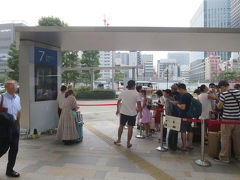 旅の始まりは東京駅から。

成田から飛行機に乗りますので、お安く成田へ、ということで今回もバスをチョイスです。
この日は金曜日。
午後休を取って、一旦帰宅して荷物をピックアップして東京駅へやってきました。
ただ、仕事が立て込んでいて、予定通りに会社を出られるかわからない。
ということで普段は慎重派の私ですが、今回は予約なし。
「最悪１つ目に乗れなくても、次のバスに乗れば良い」
そんなクチコミを頼りにしていましたが…。
