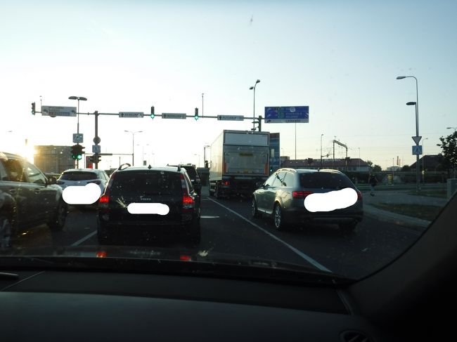 エストニアの街並みは日本みたいに都会<br />リトアニアから来ると<br />いきなり１００年ぐらい未来にワープした！！<br />という気分になります<br />荒野から大都会だもんなぁ