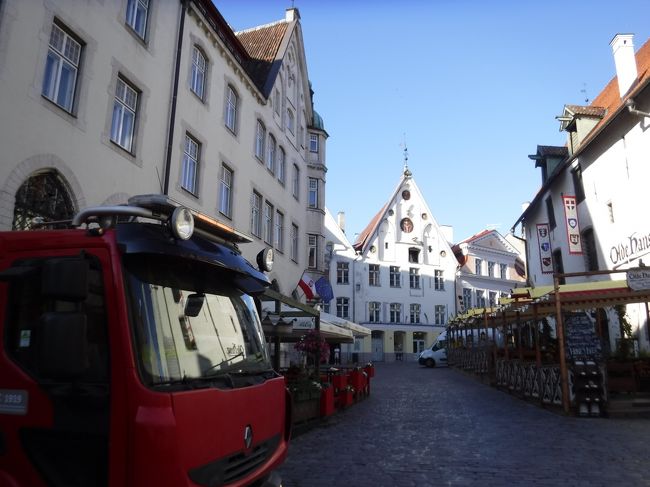 夜遅くまで賑わってた街なので<br />朝早いとほとんど観光客がいない<br />清掃車など業務用だけ