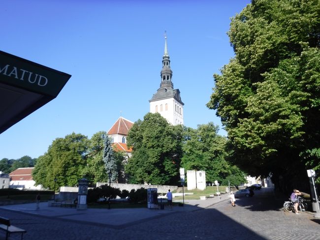 こっちから見てみようか、と<br />明らかに観光ルートじゃない道<br />