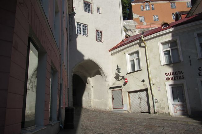 長い足通りの入口